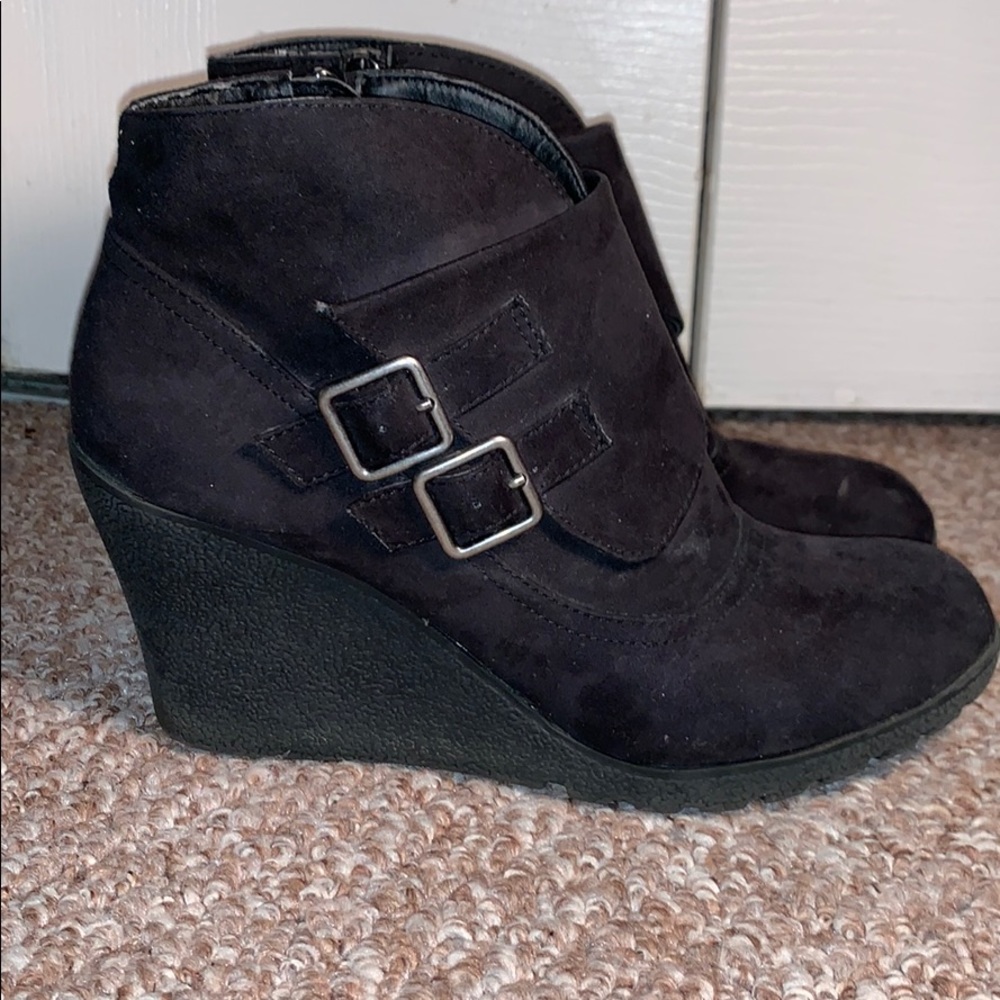 Metaphor black zip-up heels